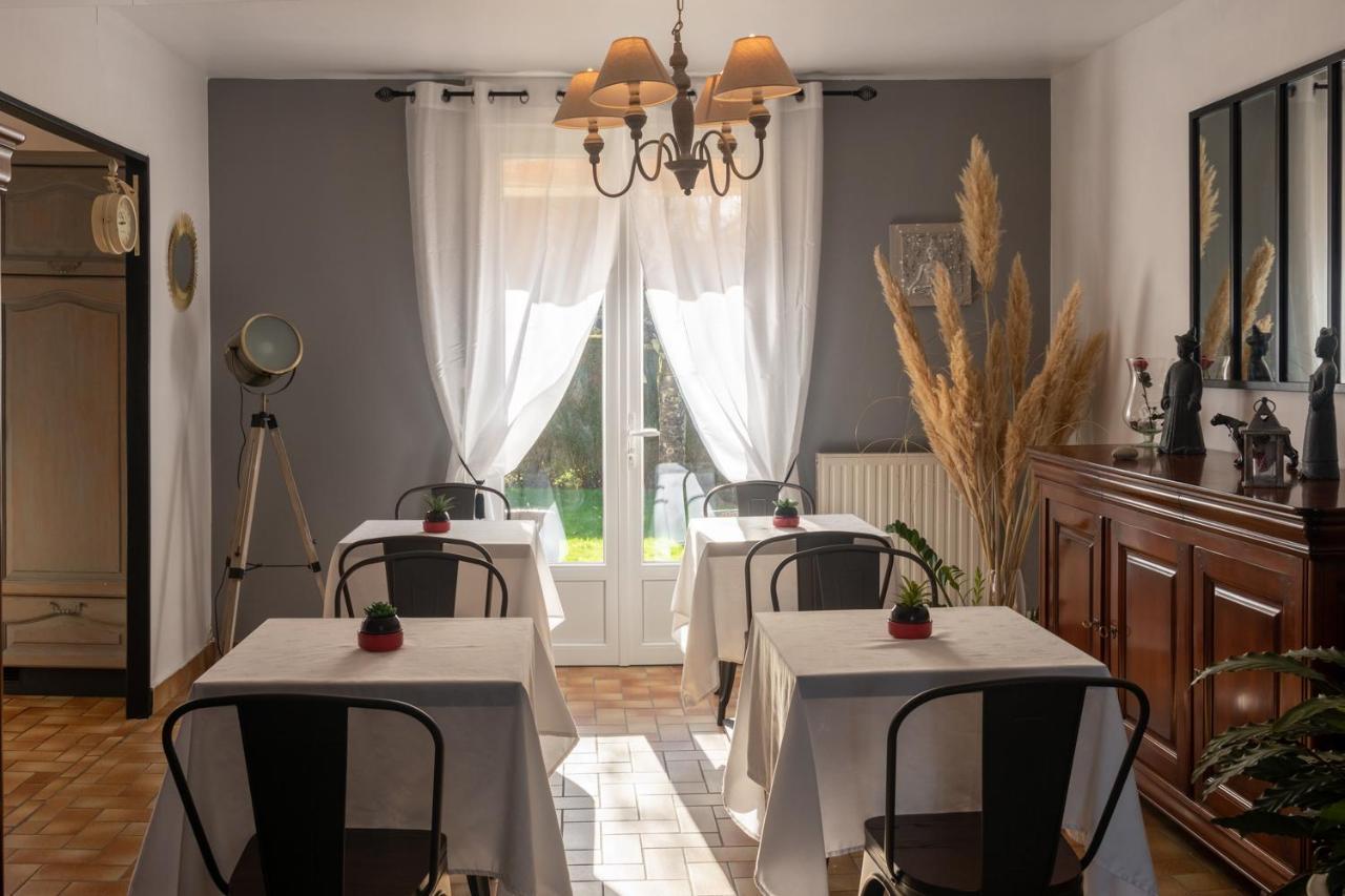 Chambres D Hotes Les Papillons Evron Exterior photo