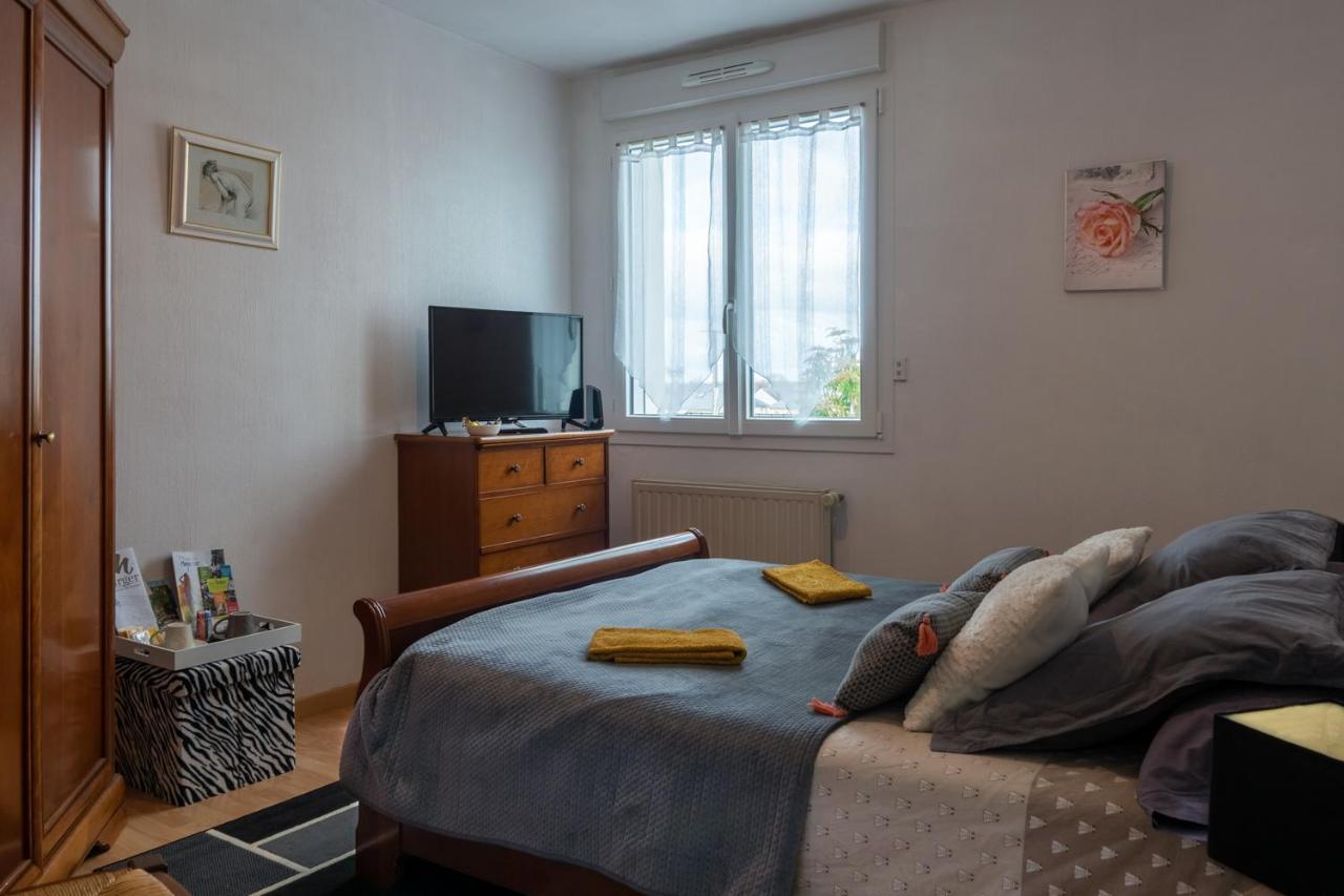 Chambres D Hotes Les Papillons Evron Exterior photo